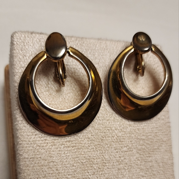 VINTAGE GOLD TONE CLIP-ON HOOP EARRINGS BOLD MODERNIST DESIGN - Picture 4 of 6